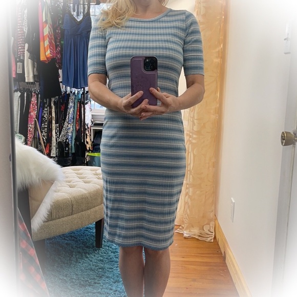 💕NWT Beautiful Striped Lularoe Julia Style Dress - Picture 14 of 15
